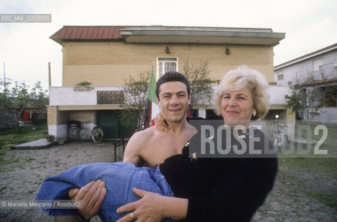 Italian boxer Mauro Galvano and his mother, 1990 / Il pugile Mauro Galvano e sua madre, 1990 - ©Marcello Mencarini/Rosebud2