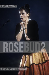 Italian soprano Cecilia Gasdia performing (about 1980) / Il soprano Cecilia Gasdia mentre canta (1980 circa) - ©Marcello Mencarini/Rosebud2