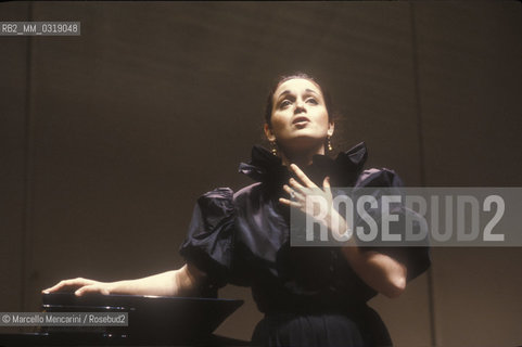 Italian soprano Cecilia Gasdia performing (1991) / Il soprano Cecilia Gasdia durante un concerto (1991) - ©Marcello Mencarini/Rosebud2