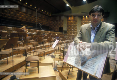Rome, Pius XII Auditorium (concert hall of the Santa Cecilia Academy Orchestra), 1995. Italian conductor Daniele Gatti / Roma, Auditorium Pio XII (sede dei concerti dellorchestra dellAccademia nazionale di Santa Cecilia), 1995. Il direttore dorchestra Daniele Gatti - ©Marcello Mencarini/Rosebud2