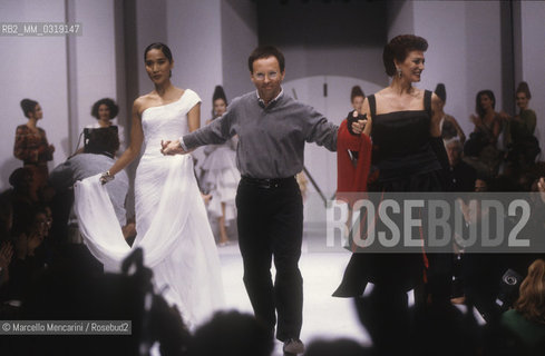 Milan, 1988. Italian fashion designer Raniero Gattinoni / Milano, 1988. Lo stilista Raniero Gattinoni durante una sfilata - ©Marcello Mencarini/Rosebud2