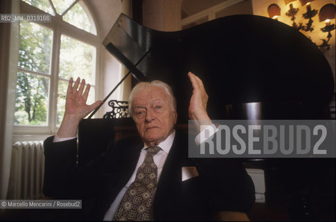 Bergamo, 1992. Italian composer and conductor Gianandrea Gavazzeni in his house / Bergamo, 1992. Il compositore e direttore dorchestra Gianandrea Gavazzeni  nella sua casa - ©Marcello Mencarini/Rosebud2