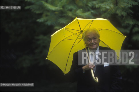Bergamo, 1992. Italian composer and conductor Gianandrea Gavazzeni in the garden of his house / Bergamo, 1992. Il compositore e direttore dorchestra Gianandrea Gavazzeni nel giardino della sua casa - ©Marcello Mencarini/Rosebud2