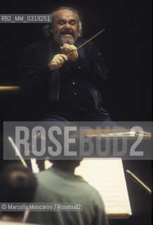 Italian conductor Gianluigi Gelmetti during a rehearsal (about 1990) / Il direttore dorchestra Gianluigi Gelmetti durante una prova (1990 circa) - ©Marcello Mencarini/Rosebud2