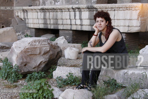 Rome, June 2012. Italian writer Lorenza Ghinelli, finalist of the Strega Literary Prize at the Basilica of Maxentius / Roma, Giugno 2012. La scrittrice Lorenza Ghinelli, finalista del Premio Strega nella Basilica di Massenzio - ©Marcello Mencarini/Rosebud2