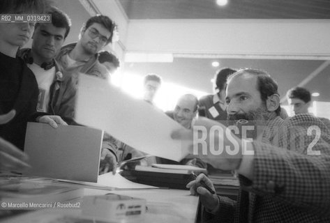 Lucca Comics, 1986. Italian cartoonist Vittorio Giardino / Salone del Fumetto di Lucca, 1986, Il disegnatore di fumetti Vittorio Giardino - ©Marcello Mencarini/Rosebud2