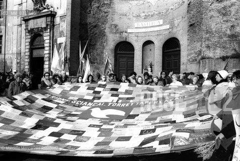 Rome, March 10, 1984. Io donna per la pace (I woman for peace), a women demonstration for peace and against violence / Roma, 10 marzo 1984. La manifestazione Io donna per la pace - ©Marcello Mencarini/Rosebud2