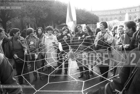 Rome, March 10, 1984. Io donna per la pace (I woman for peace), a women demonstration for peace and against violence / Roma, 10 marzo 1984. La manifestazione Io donna per la pace - ©Marcello Mencarini/Rosebud2