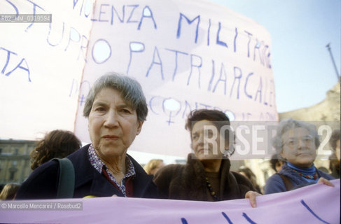 Rome, March 10, 1984. Italian writer Natalia Ginzburg taking part in Io donna per la pace (I woman for peace), a women demonstration for peace and against violence / Roma, 10 marzo 1984. La scrittrice Natalia Ginzburg mentre partecipa alla manifestazione Io donna per la pace - ©Marcello Mencarini/Rosebud2