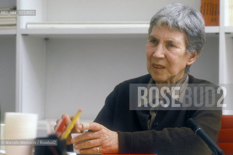 Rome, about 1985. Italian writer Natalia Ginzburg in the headquarters of the magazine LEspresso for a meeting / Roma, 1985 circa. La acrittrice Natalia Ginzburg nella sede del settimanale LEspresso per un convegno - ©Marcello Mencarini/Rosebud2