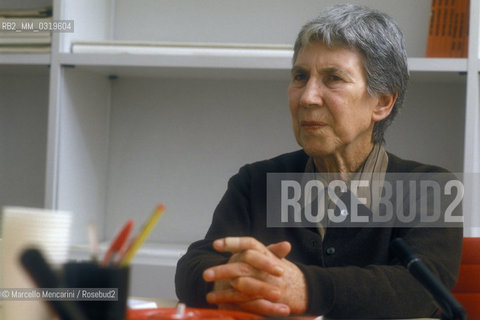 Rome, about 1985. Italian writer Natalia Ginzburg in the headquarters of the magazine LEspresso for a meeting / Roma, 1985 circa. La acrittrice Natalia Ginzburg nella sede del settimanale LEspresso per un convegno - ©Marcello Mencarini/Rosebud2