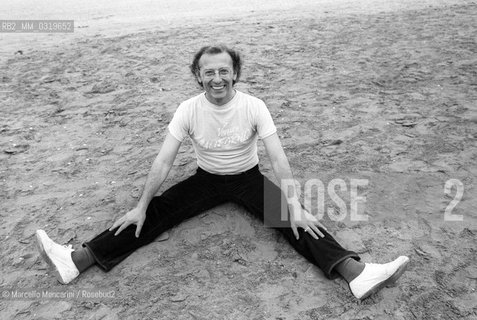 Venice Film Festival, about 1980. French cartoonist Jean Giraud (Moebius) on Venice Lido beach / Mostra del Cinema di Venezia, 1980 circa. Il disegnatore francese Jean Giraud (Moebius) sulla spiaggia del Lido - ©Marcello Mencarini/Rosebud2