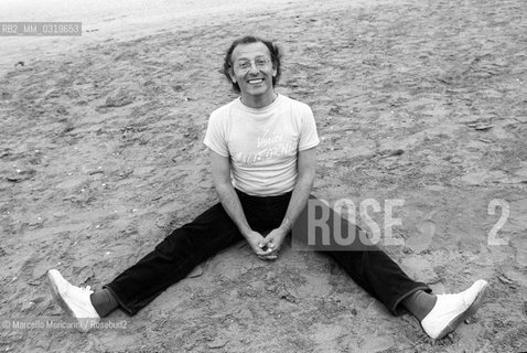 Venice Film Festival, about 1980. French cartoonist Jean Giraud (Moebius) on Venice Lido beach / Mostra del Cinema di Venezia, 1980 circa. Il disegnatore francese Jean Giraud (Moebius) sulla spiaggia del Lido - ©Marcello Mencarini/Rosebud2