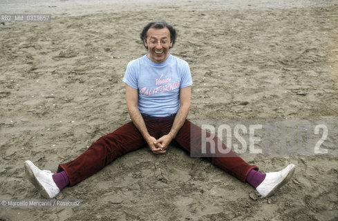 Venice Film Festival, about 1980. French cartoonist Jean Giraud (Moebius) on Venice Lido beach / Mostra del Cinema di Venezia, 1980 circa. Il disegnatore francese Jean Giraud (Moebius) sulla spiaggia del Lido - ©Marcello Mencarini/Rosebud2