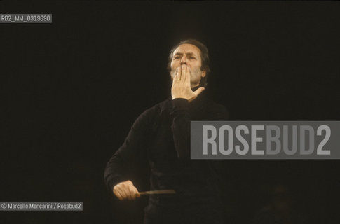 Rome 1989. Conductor Carlo Maria Giulini performing a rehearsal / Roma 1989. Il direttore dorchestra Carlo Maria Giulini durante una prova - ©Marcello Mencarini/Rosebud2