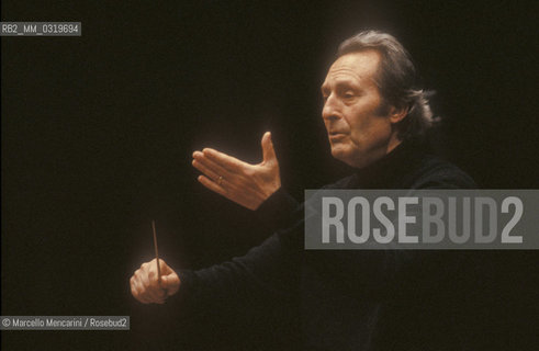 Rome 1989. Conductor Carlo Maria Giulini performing a rehearsal / Roma 1989. Il direttore dorchestra Carlo Maria Giulini durante una prova - ©Marcello Mencarini/Rosebud2