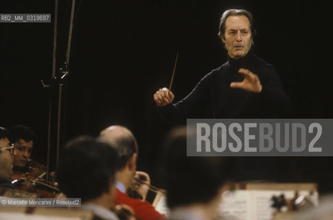 Rome 1989. Conductor Carlo Maria Giulini performing a rehearsal / Roma 1989. Il direttore dorchestra Carlo Maria Giulini durante una prova - ©Marcello Mencarini/Rosebud2