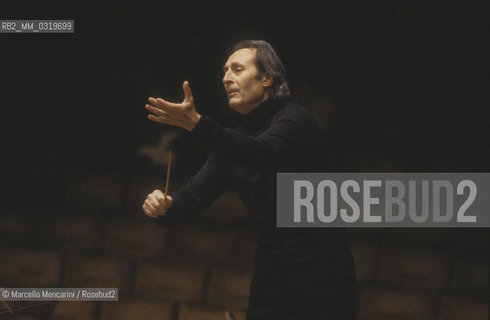 Rome 1989. Conductor Carlo Maria Giulini performing a rehearsal / Roma 1989. Il direttore dorchestra Carlo Maria Giulini durante una prova - ©Marcello Mencarini/Rosebud2