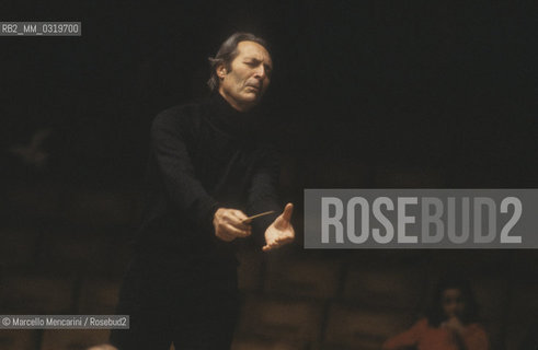 Rome 1989. Conductor Carlo Maria Giulini performing a rehearsal / Roma 1989. Il direttore dorchestra Carlo Maria Giulini durante una prova - ©Marcello Mencarini/Rosebud2