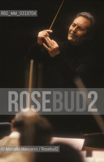 Rome 1989. Conductor Carlo Maria Giulini performing a rehearsal / Roma 1989. Il direttore dorchestra Carlo Maria Giulini durante una prova - ©Marcello Mencarini/Rosebud2