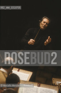 Rome 1989. Conductor Carlo Maria Giulini performing a rehearsal / Roma 1989. Il direttore dorchestra Carlo Maria Giulini durante una prova - ©Marcello Mencarini/Rosebud2