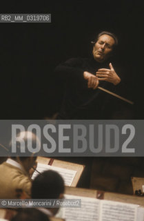 Rome 1989. Conductor Carlo Maria Giulini performing a rehearsal / Roma 1989. Il direttore dorchestra Carlo Maria Giulini durante una prova - ©Marcello Mencarini/Rosebud2