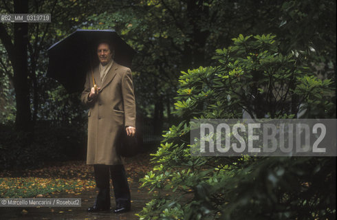 Milan, 1992. Italian conductor Carlo Maria Giulini in the garden of his house / Milano, 1992. Il direttore dorchestra Carlo Maria Giulini nel giardino della sua casa - ©Marcello Mencarini/Rosebud2