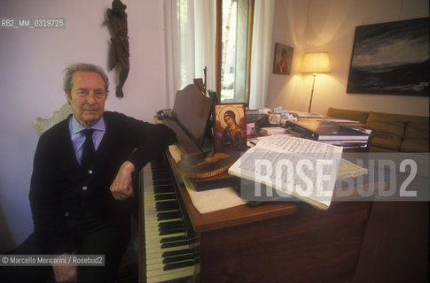 Milan, 1999. Italian conductor Carlo Maria Giulini in his house / Milano, 1999. Il direttore dorchestra Carlo Maria Giulini nella sua casa - ©Marcello Mencarini/Rosebud2
