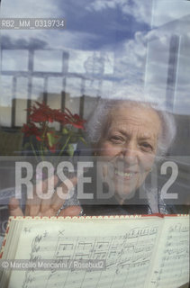 Rome, 1991. Italian composer Barbara Giuranna in her House / Roma, 1991. La compositrice Barbara Giuranna nella sua casa - ©Marcello Mencarini/Rosebud2
