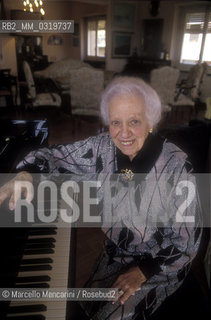 Rome, 1991. Italian composer Barbara Giuranna in her House / Roma, 1991. La compositrice Barbara Giuranna nella sua casa - ©Marcello Mencarini/Rosebud2