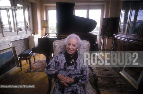 Rome, 1991. Italian composer Barbara Giuranna in her House / Roma, 1991. La compositrice Barbara Giuranna nella sua casa - ©Marcello Mencarini/Rosebud2