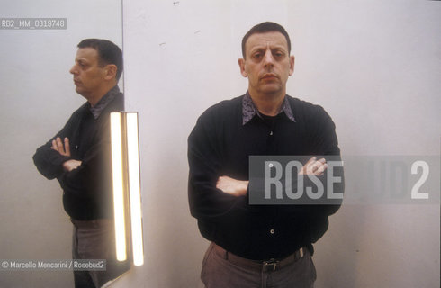Composer Pilip Glass in his dressing room, 1989  / Il compositore Philip Glass nel suo camerino, 1989 - ©Marcello Mencarini/Rosebud2