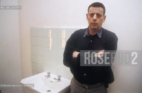 Composer Pilip Glass in his dressing room, 1989  / Il compositore Philip Glass nel suo camerino, 1989 - ©Marcello Mencarini/Rosebud2