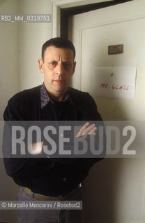 Composer Pilip Glass in his dressing room, 1989  / Il compositore Philip Glass nel suo camerino, 1989 - ©Marcello Mencarini/Rosebud2