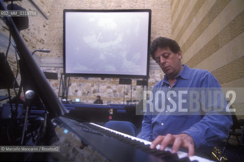 Gibellina (Trapani) 1994. Composer Philip Glass during the rehearsals before the premiere of his opera for ensemble and film La Belle et la Bête / Gibellina (Trapani) 1994. Il compositore Philip Glass durante le prove per la prima della sua opera La belle et la bête - ©Marcello Mencarini/Rosebud2