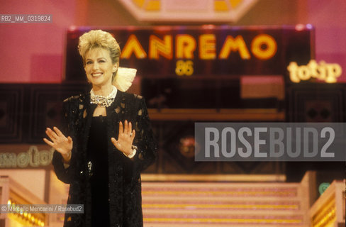 Sanremo Music Festival 1986. Italian showgirl Loretta Goggi, Festival TV presenter / Festival di Sanremo 1986. La showgirl Loretta Goggi, presentatrice del Festival - ©Marcello Mencarini/Rosebud2