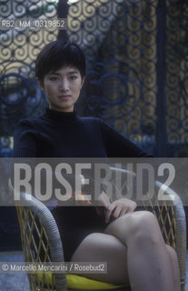 Venice Lido, Venice Film Festival 1992. Chinese actress Gong Li, winner of the Coppa Volpi Award for best actress for her role in the movie  The story of Qiu Ju (Qiu Ju da guansi) by  Zhang Yimou, winner of Golden Lion Award for Best Film / Lido di Venezia, Mostra del Cinema di Venezia 1992. Lattrice cinese Gong Li, vincitrice della Coppa Volpi per la migliore attrice per il suo ruolo nel film  La storia di Qiu Ju (Qui Ju da guansi) di  Zhang Yimou, vincitore del Leone doro per il miglior film - ©Marcello Mencarini/Rosebud2