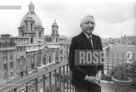 Rome, 1980. Italian journalist Vittorio Gorresio on the terrace of his home with a view of Piazza Navona / Roma, 1980. Il giornalista Vittorio Gorresio sulla terrazza della sua casa con vista su piazza Navona - ©Marcello Mencarini/Rosebud2
