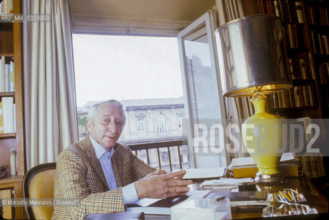 Rome, 1980. Italian journalist Vittorio Gorresio in his home with a view of Piazza Navona / Roma, 1980. Il giornalista Vittorio Gorresio nella sua casa con vista su piazza Navona - ©Marcello Mencarini/Rosebud2