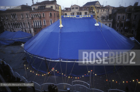 Venice Carnival 1981. The Cirque à lAncienne (old-style circus) of Alexis Grüsss / Carnevale di Venezia 1981. Il Cirque à lAncienne (circo allantica) di Alexis Gruss - ©Marcello Mencarini/Rosebud2