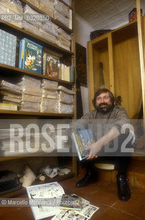 Bologna, 1985. Italian singer-songwriter Francesco Guccini in his house at via Paolo Fabbri 43, shows his comic book collection / Bologna, 1985 circa. Il cantautore Francesco Guccini nella sua casa di via Paolo Fabbri 43 mostra la sua collezione di fumetti - ©Marcello Mencarini/Rosebud2