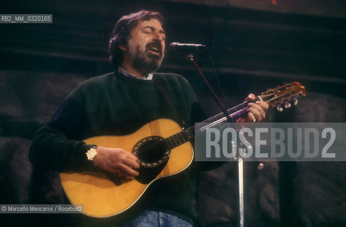 Rome, about 1985. Italian singer-songwriter Francesco Guccini performing / Roma, 1985 circa. Il cantautore Francesco Guccini in concerto - ©Marcello Mencarini/Rosebud2