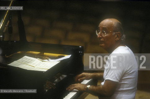 Rome, about 1985. Austrian pianist Friedrich Gulda during a rehearsal / Roma, 1985 circa. Il pianista Friedrich Gulda durante una prova - ©Marcello Mencarini/Rosebud2