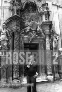 Rome,1979. Painter Renato Guttuso in front of the door of his house at Palazzo del Grillo / Roma, 1979. Il pittore Renato Guttuso davanti alla porta della sua casa a Palazzo del Grillo - ©Marcello Mencarini/Rosebud2