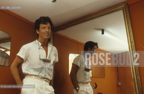 Rome, Olympic Theater, about 1985. American blues singer and guitarist John P. Hammond in his dressing room / Roma, Teatro Olimpico, 1985 circa. John P. Hammond, cantante e chitarrista blues nel suo camerino - ©Marcello Mencarini/Rosebud2