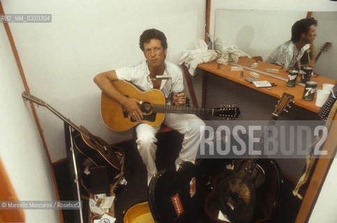 Rome, Olympic Theater, about 1985. American blues singer and guitarist John P. Hammond in his dressing room / Roma, Teatro Olimpico, 1985 circa. John P. Hammond, cantante e chitarrista blues nel suo camerino - ©Marcello Mencarini/Rosebud2