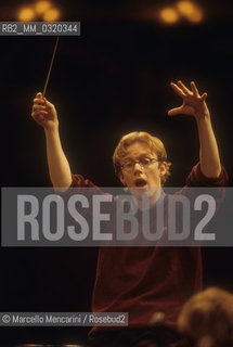 Milan, Piccolo Theater, 1999. British conductor Daniel Harding performing a rehearsal / Milano, Piccolo Teatro, 1999. Daniel Harding dirige una prova - ©Marcello Mencarini/Rosebud2