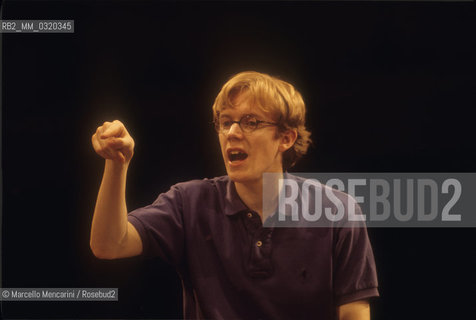 Milan, Piccolo Theater, 1999. British conductor Daniel Harding performing a rehearsal / Milano, Piccolo Teatro, 1999. Daniel Harding dirige una prova - ©Marcello Mencarini/Rosebud2