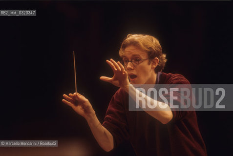 Milan, Piccolo Theater, 1999. British conductor Daniel Harding performing a rehearsal / Milano, Piccolo Teatro, 1999. Daniel Harding dirige una prova - ©Marcello Mencarini/Rosebud2