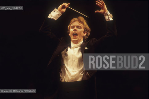 Milan, Piccolo Theater, 1999. British conductor Daniel Harding performing / Milano, Piccolo Teatro, 1999. Daniel Harding mentre dirige - ©Marcello Mencarini/Rosebud2